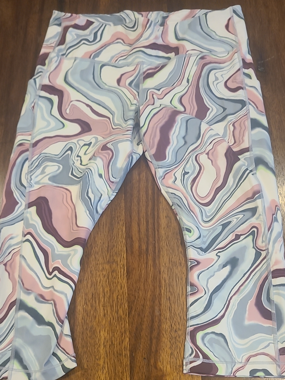 Athleta Ultimate Stash  Capi Marble Swirl Size XL.  Like New